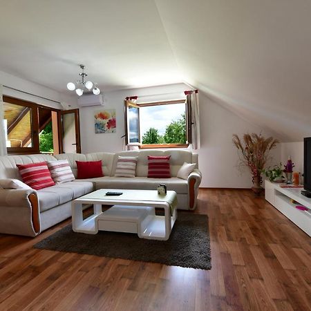 Apartman Jelena Rakovica Exteriör bild