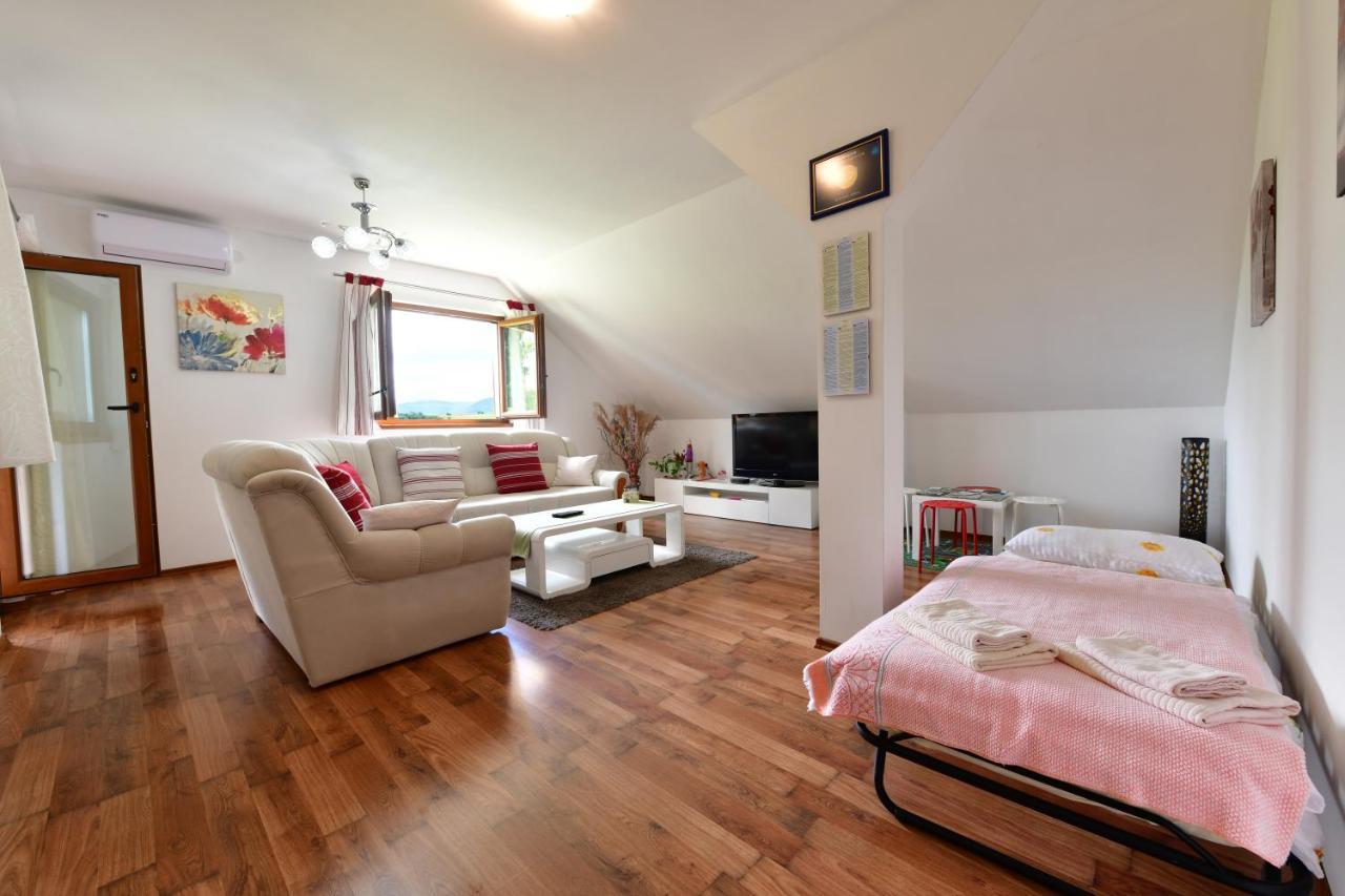 Apartman Jelena Rakovica Exteriör bild