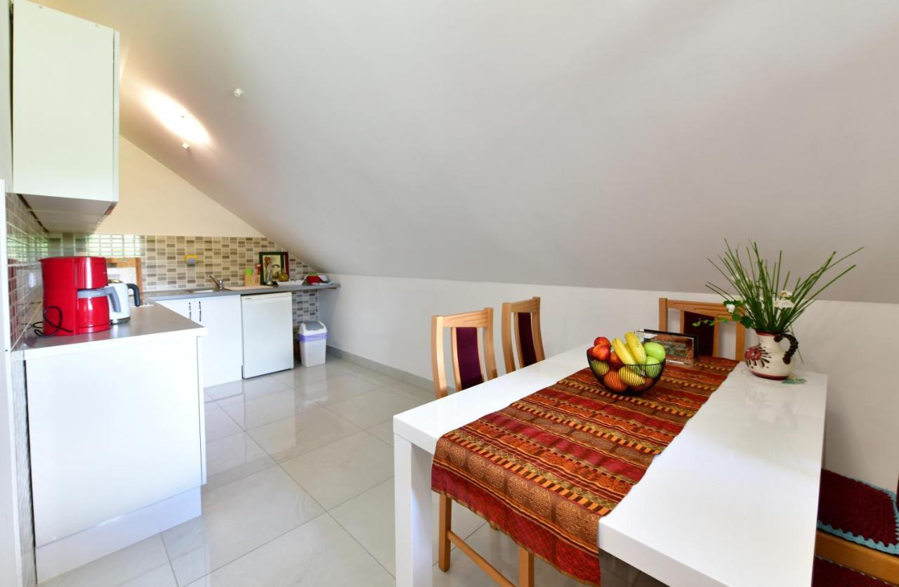 Apartman Jelena Rakovica Exteriör bild