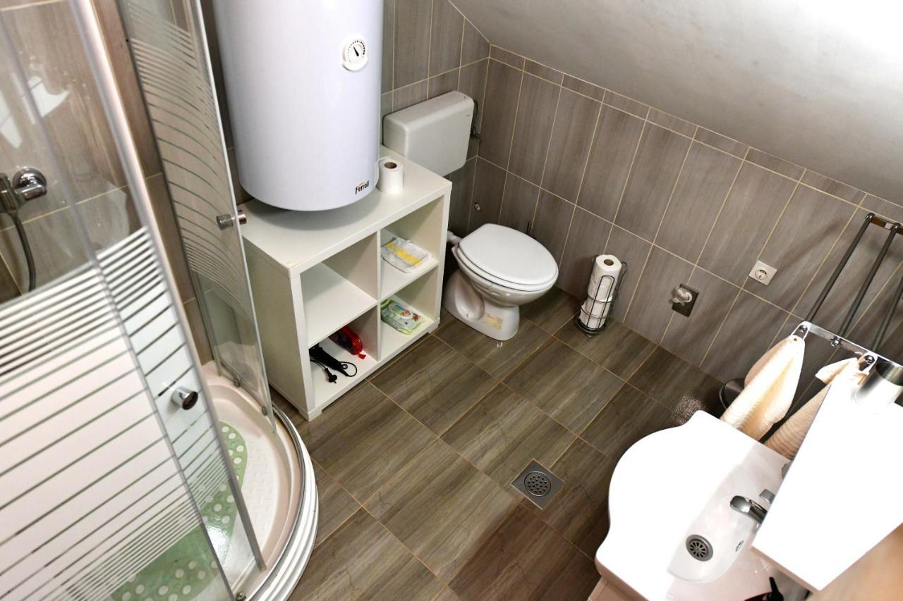 Apartman Jelena Rakovica Exteriör bild